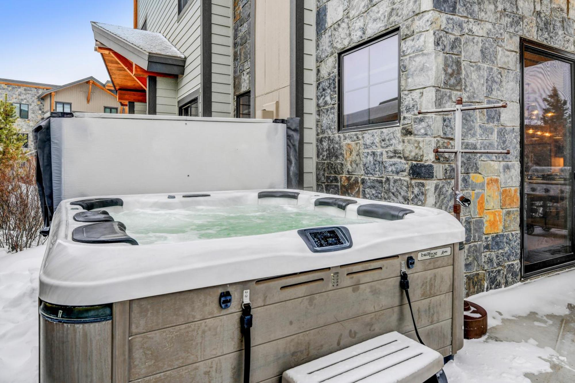 New Luxury Condo B104 I Hot Tub I Great Views I Best Price I Free Activities Daily Fraser Exterior photo