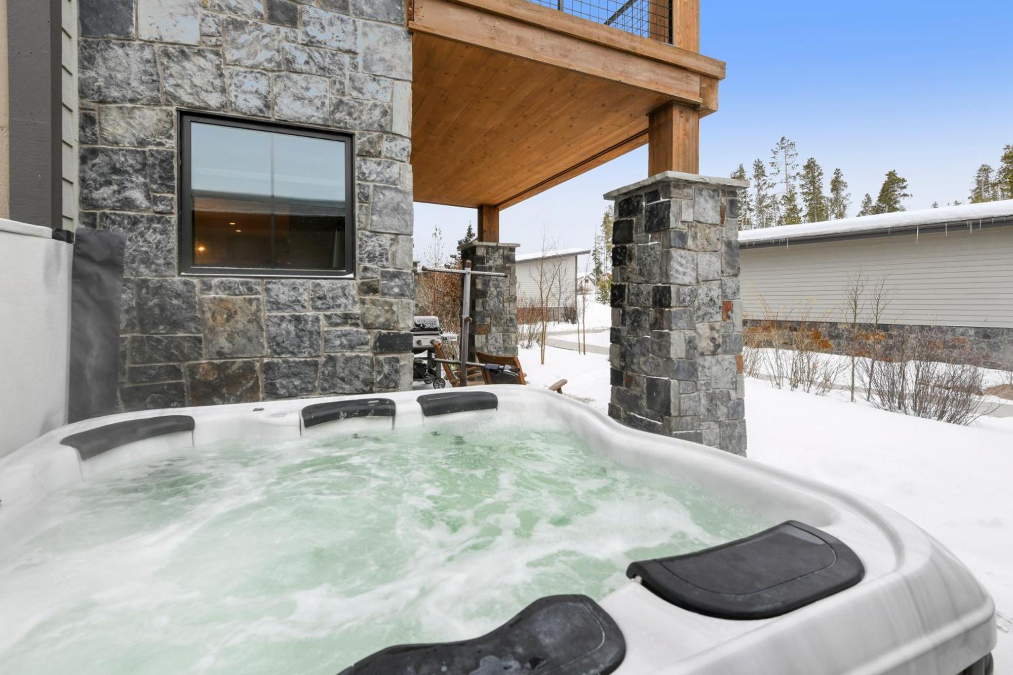 New Luxury Condo B104 I Hot Tub I Great Views I Best Price I Free Activities Daily Fraser Exterior photo